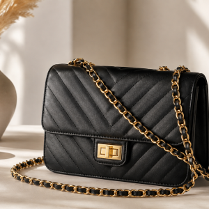Elegant Quilted Shoulder Bag with Gold Chain Strap